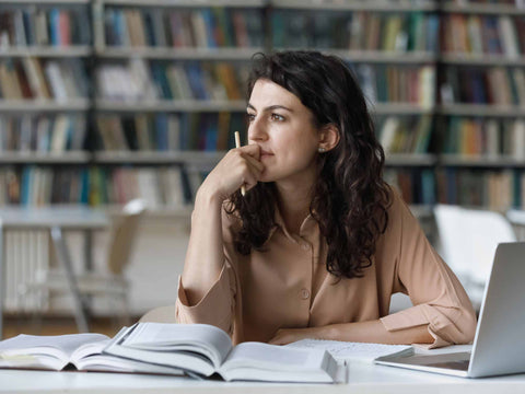 Vrai ou faux : réviser le cours à voix haute améliore la mémorisation ?