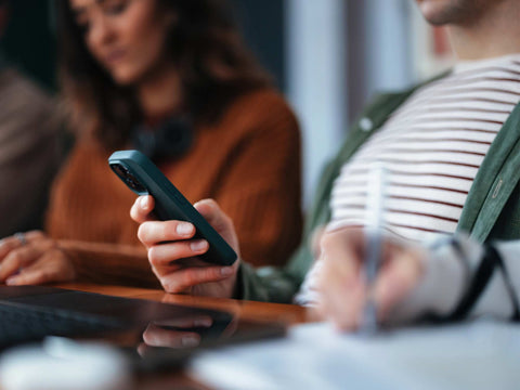 Réviser sur TikTok ou YouTube : bonne idée ou fausse bonne excuse ?