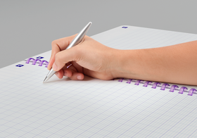 OXFORD Cahier à spirales souples Smart # A4+ - Grands carreaux - 100 pages  - Couverture cartonnée souple - Compatible Scribzee - Bleu pastel